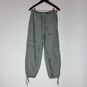Abercrombie & Fitch Cargo Pant NWT Size Medium Short